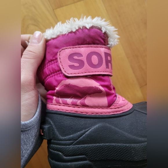 Girls Toddler Sorel Boots, Size 4 - Picture 8 of 11